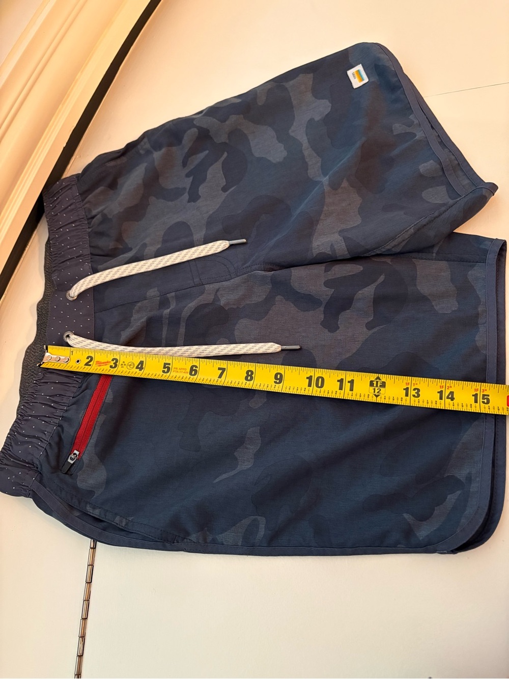 VUORI Men's Navy Shorts with White Drawstring Size Small - Picture 4 of 5